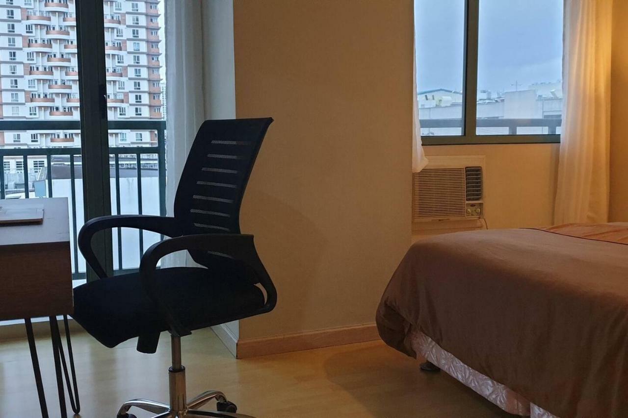Mandaluyong 2 Bedroom W 2 Queen, 50Hdtv Across Shangrila Mall Манила Екстериор снимка